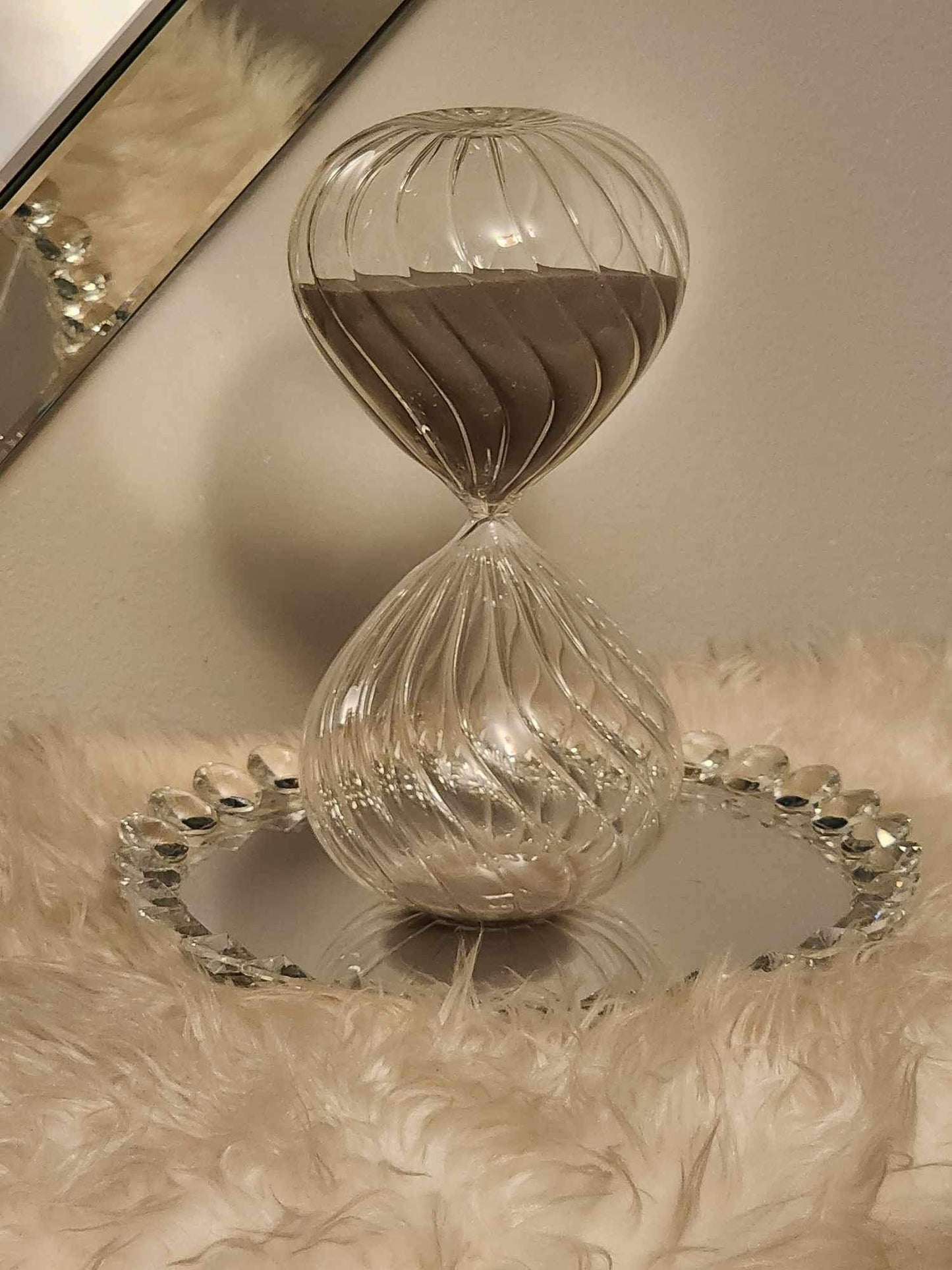Swirlz Oversized Hourglass